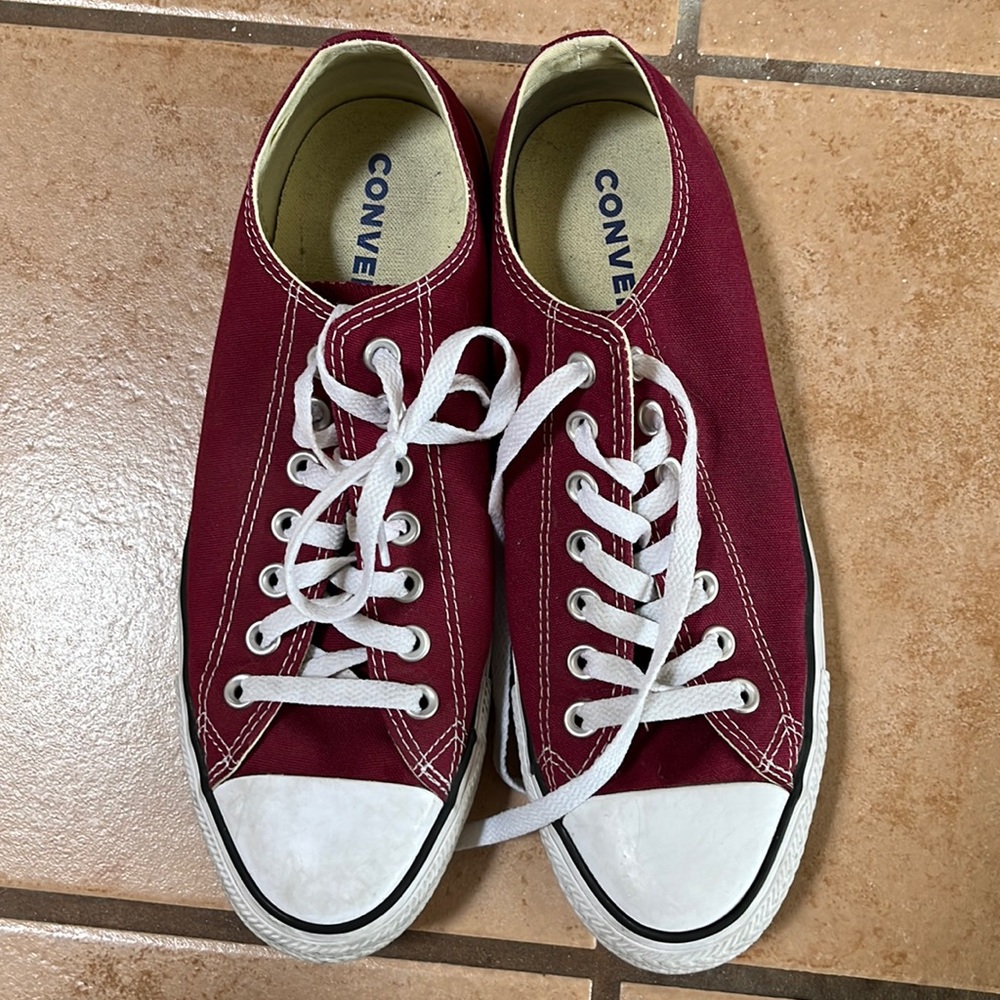 Maroon converse
